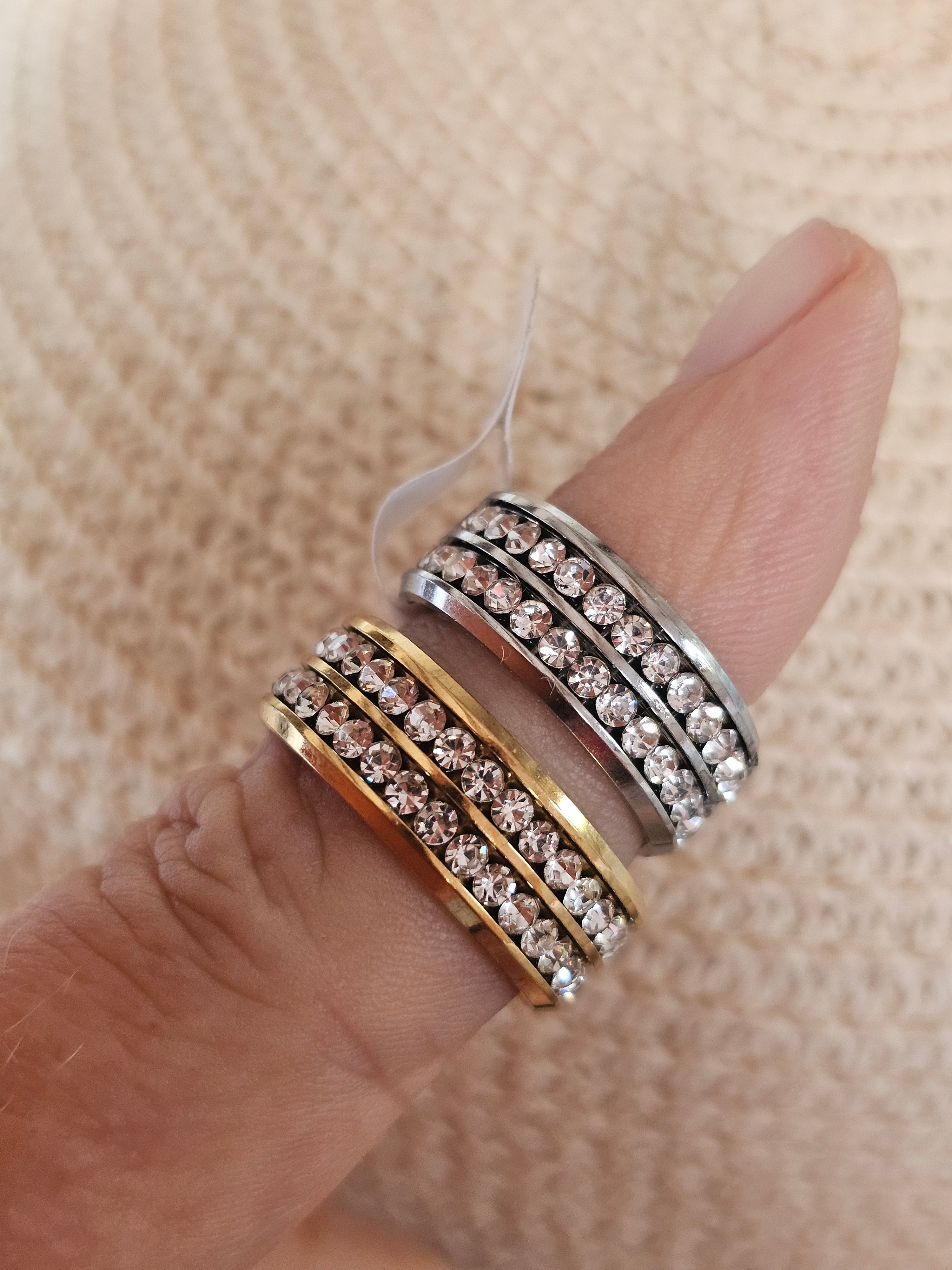 Anillo de dos filas de cristales