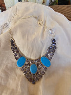 Collar espectacular en tonos de azul