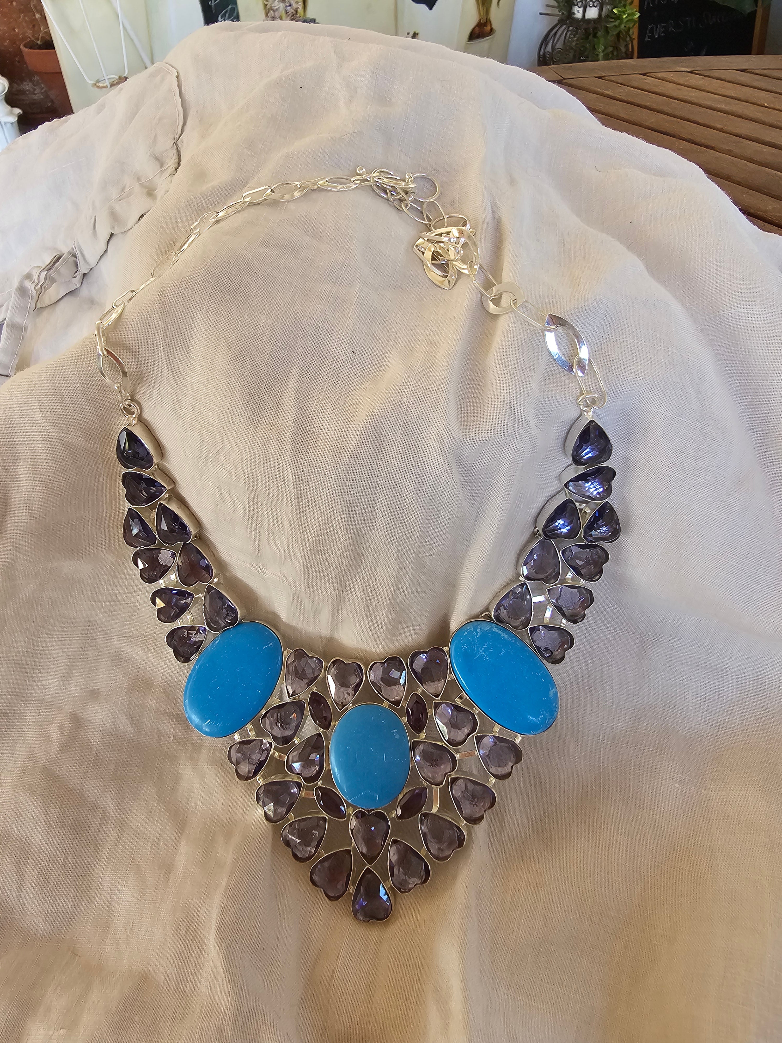Collar espectacular en tonos de azul