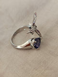 Anillo bonito con muchos detalles