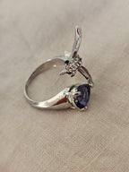 Anillo bonito con muchos detalles