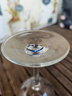 Hermoso anillo de forma de chevron