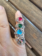 Lindo anillo con forma floral en varios colores