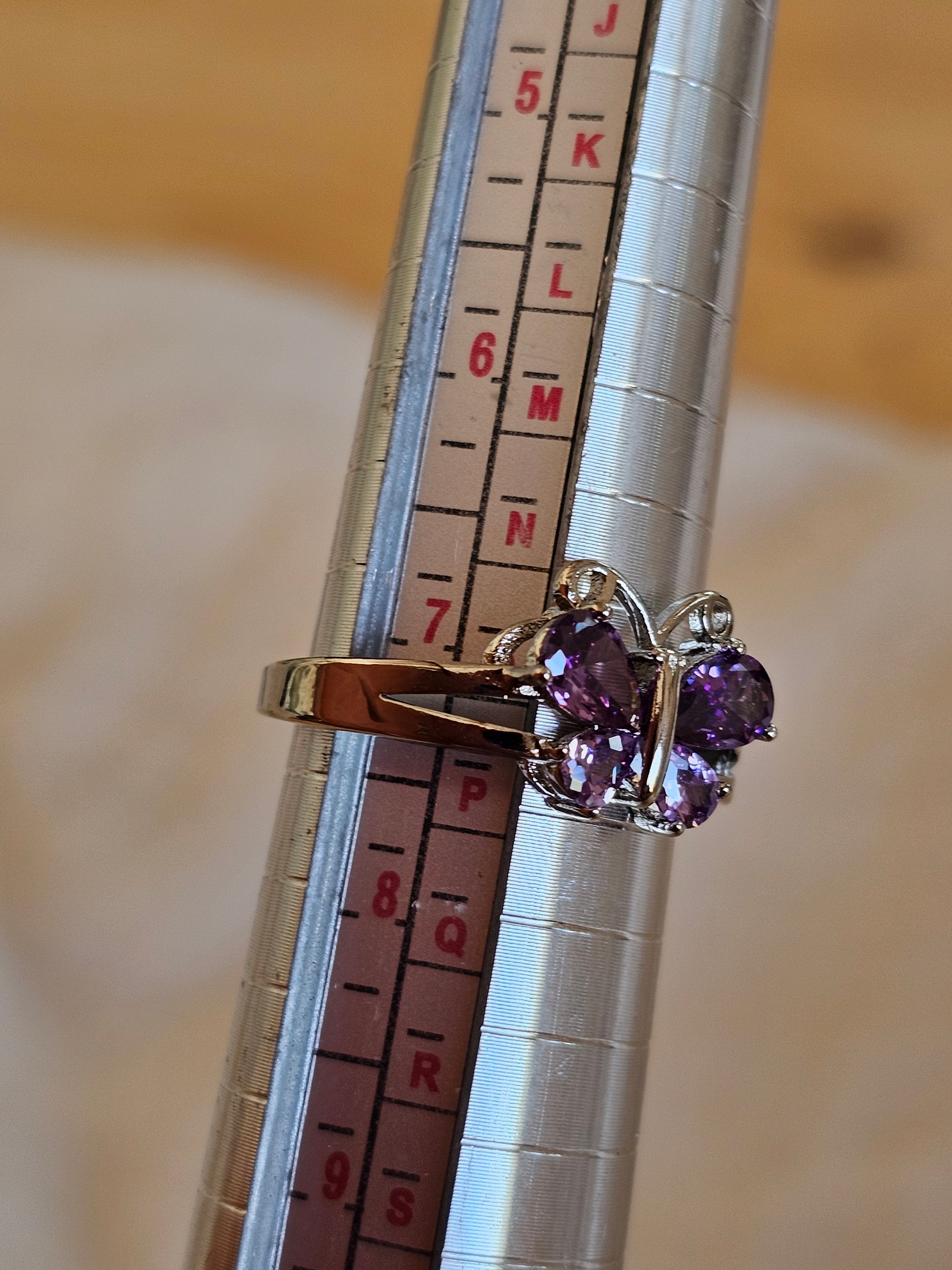 Un anillo en forma de mariposa