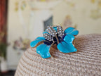 Colgante y brocha de Betsey Johnson