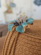 Colgante y brocha de Betsey Johnson