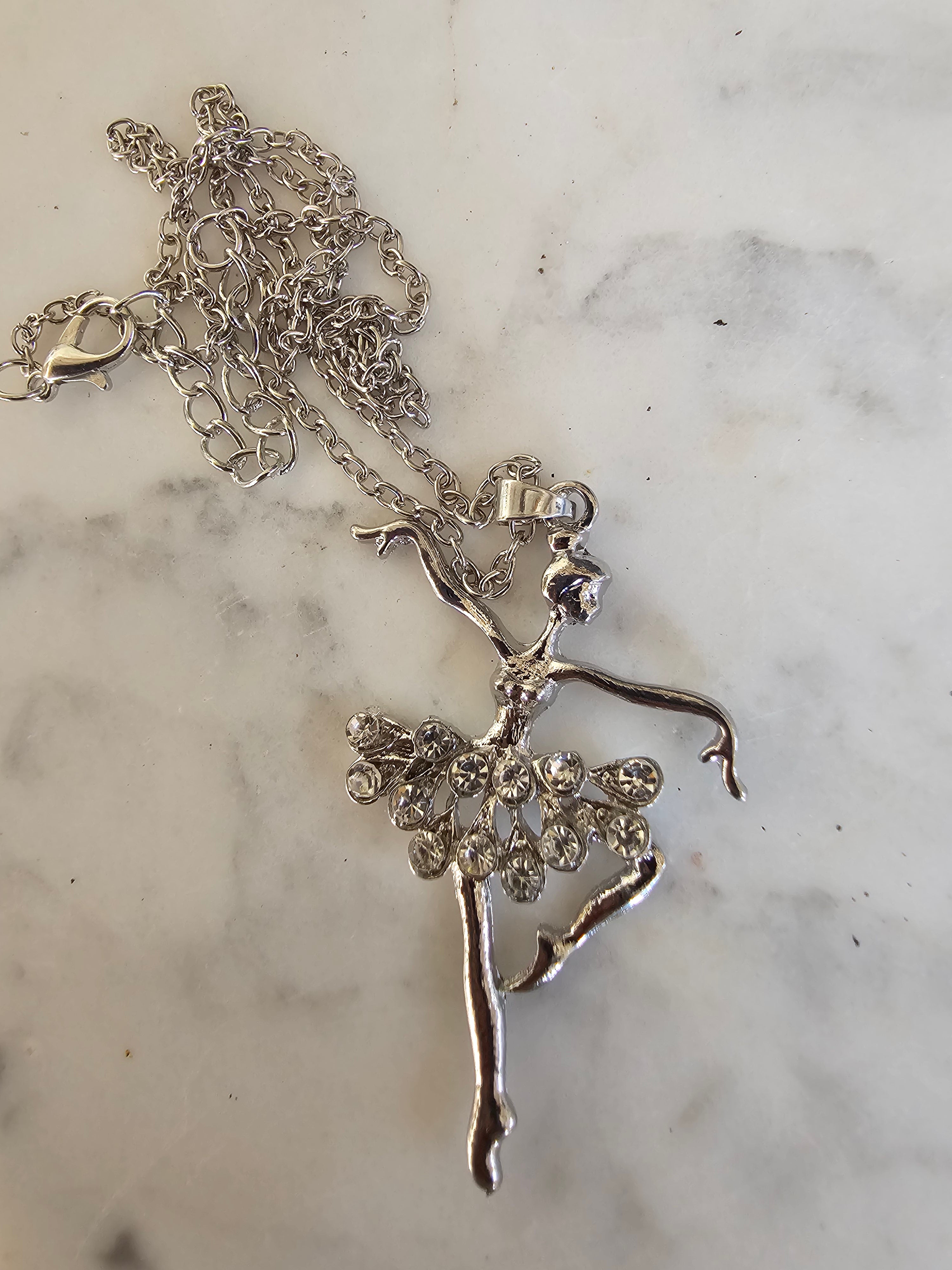 Collar con Colgante de Bailarina de Ballete – Plateado aleación y Cristal