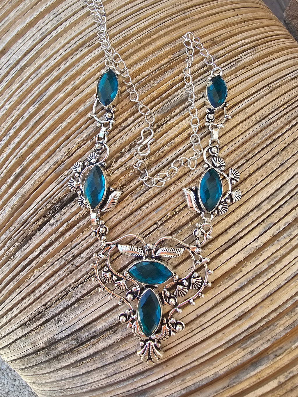 Collar delicado y elegante