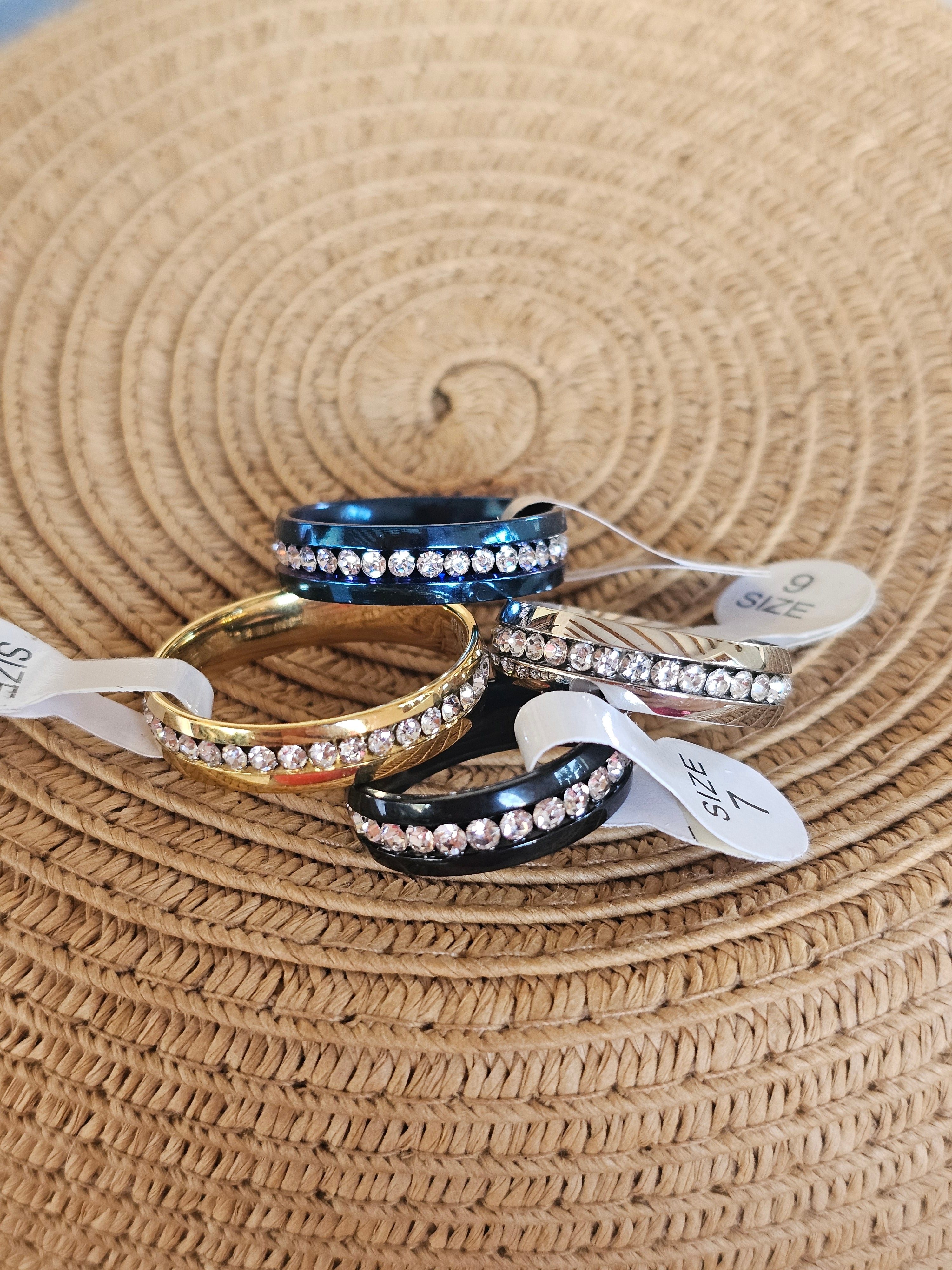 Anillo con cristales, varios colores