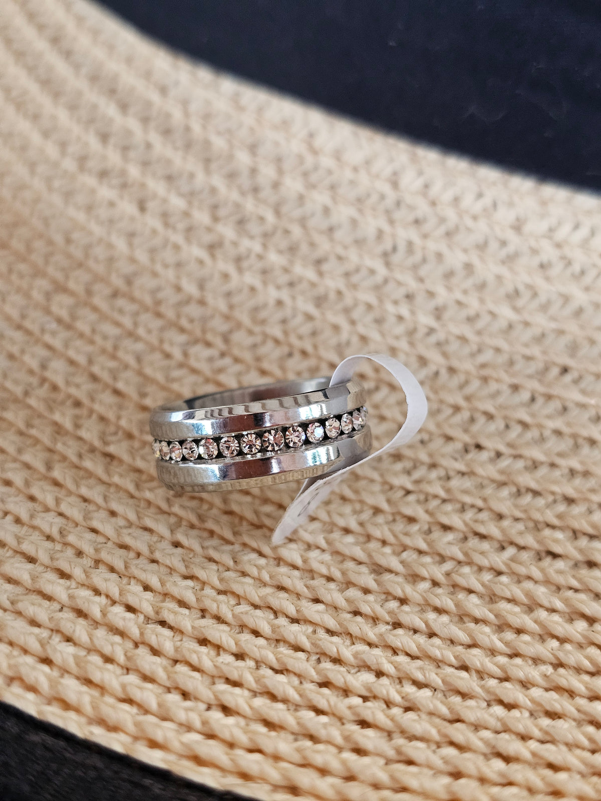 Anillo con una fila de cristales, 8 mm