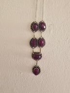 Lindo collar púrpura para cualquier ocasión