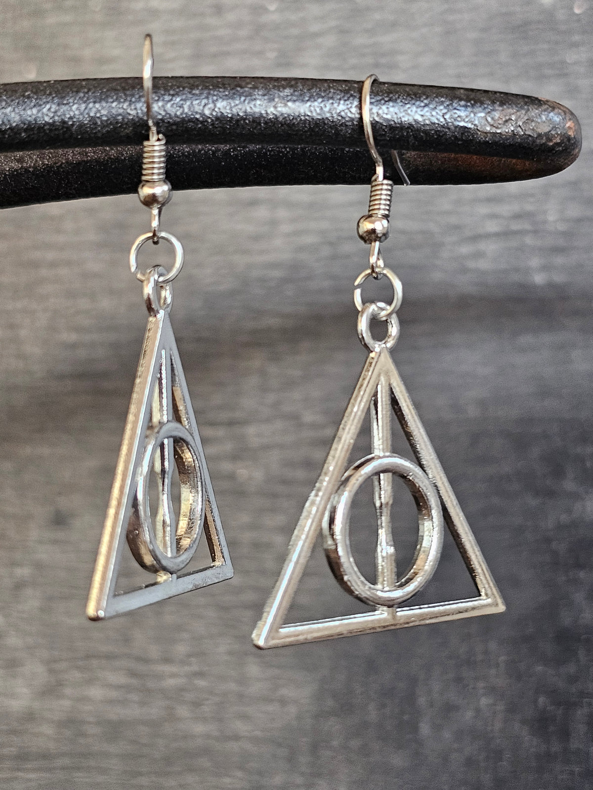 Pendientes Colgantes Reliquias de la Muerte – Plata Brillante