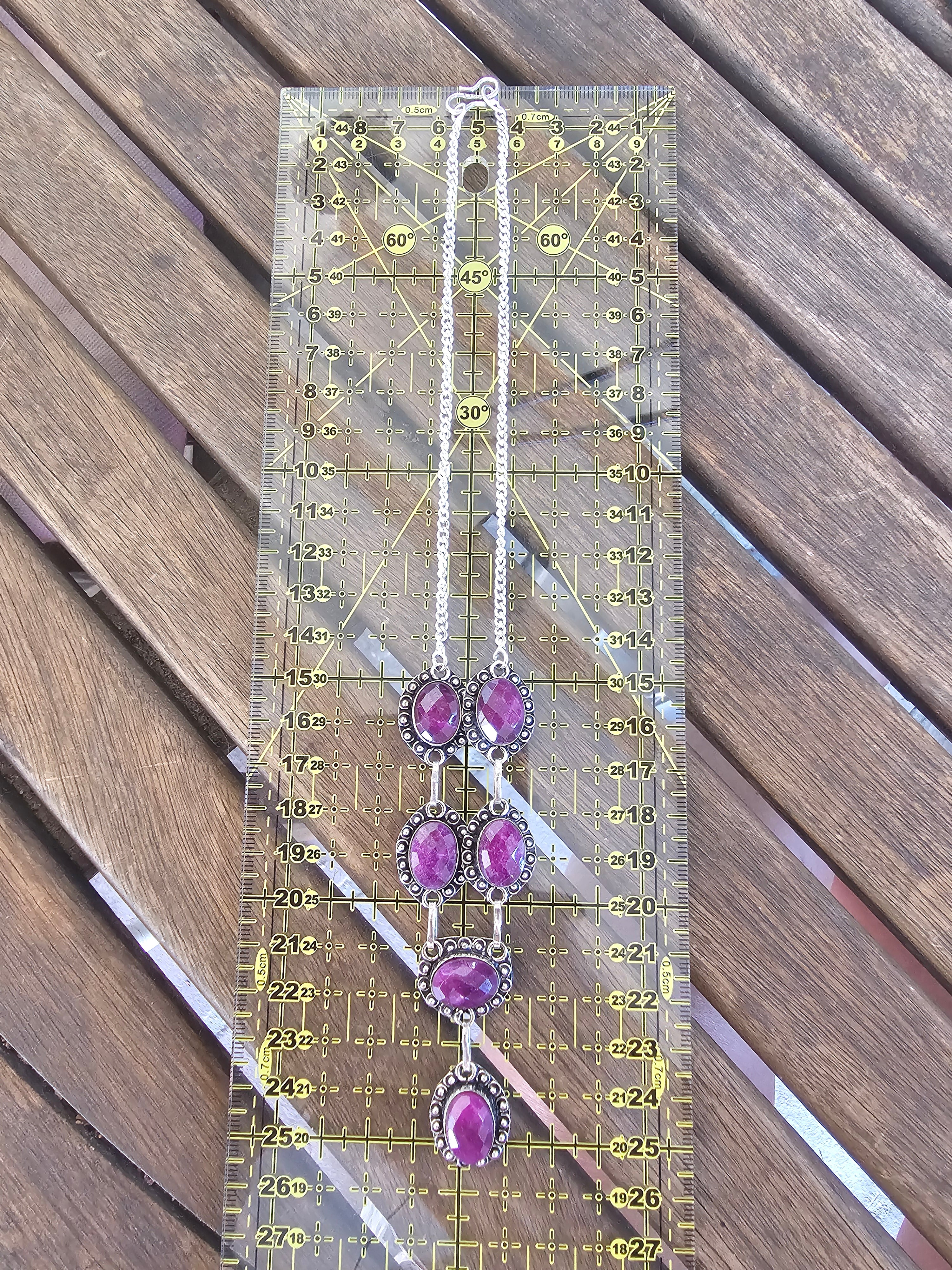 Lindo collar púrpura para cualquier ocasión