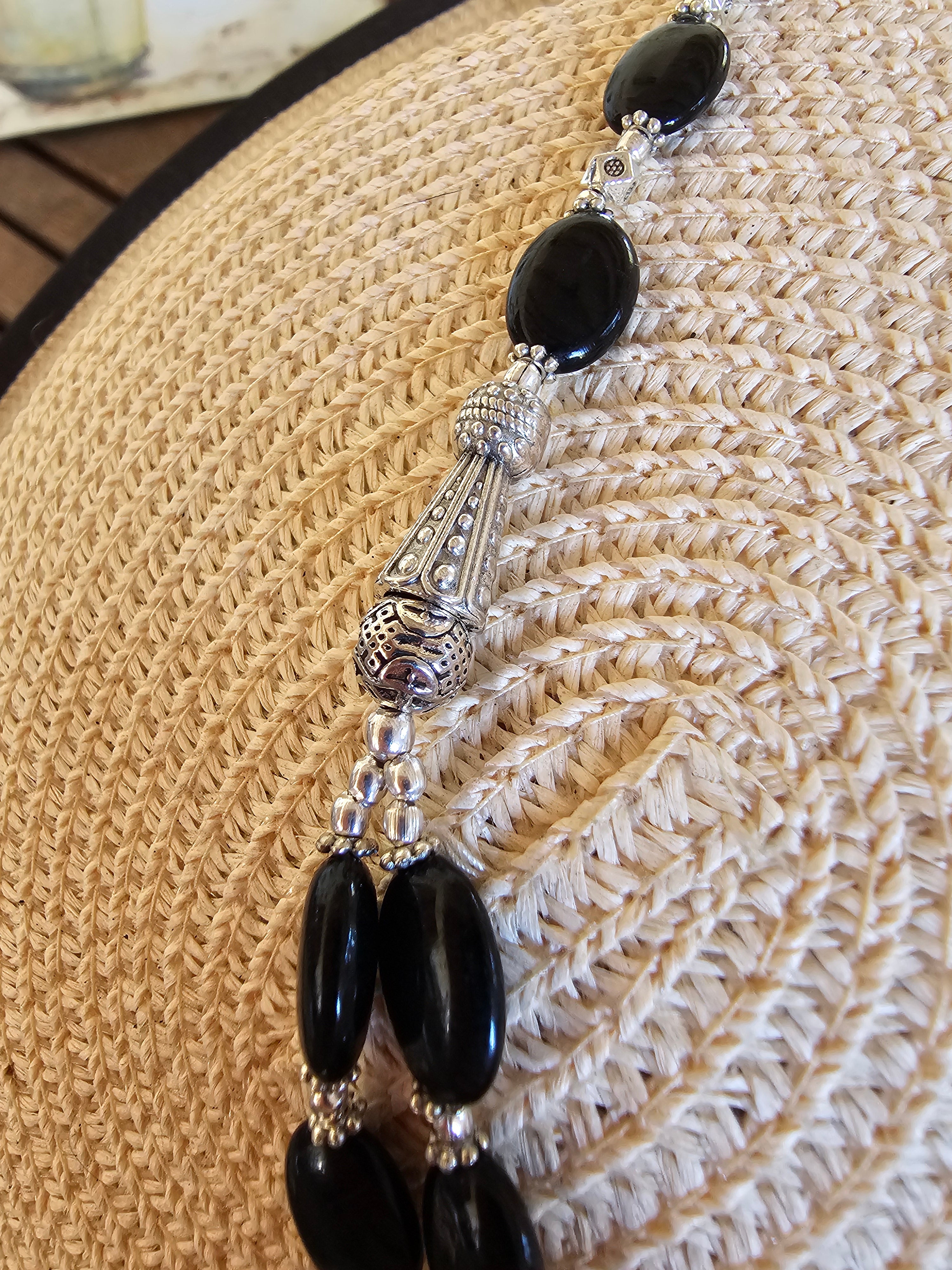 Collar elegante negro