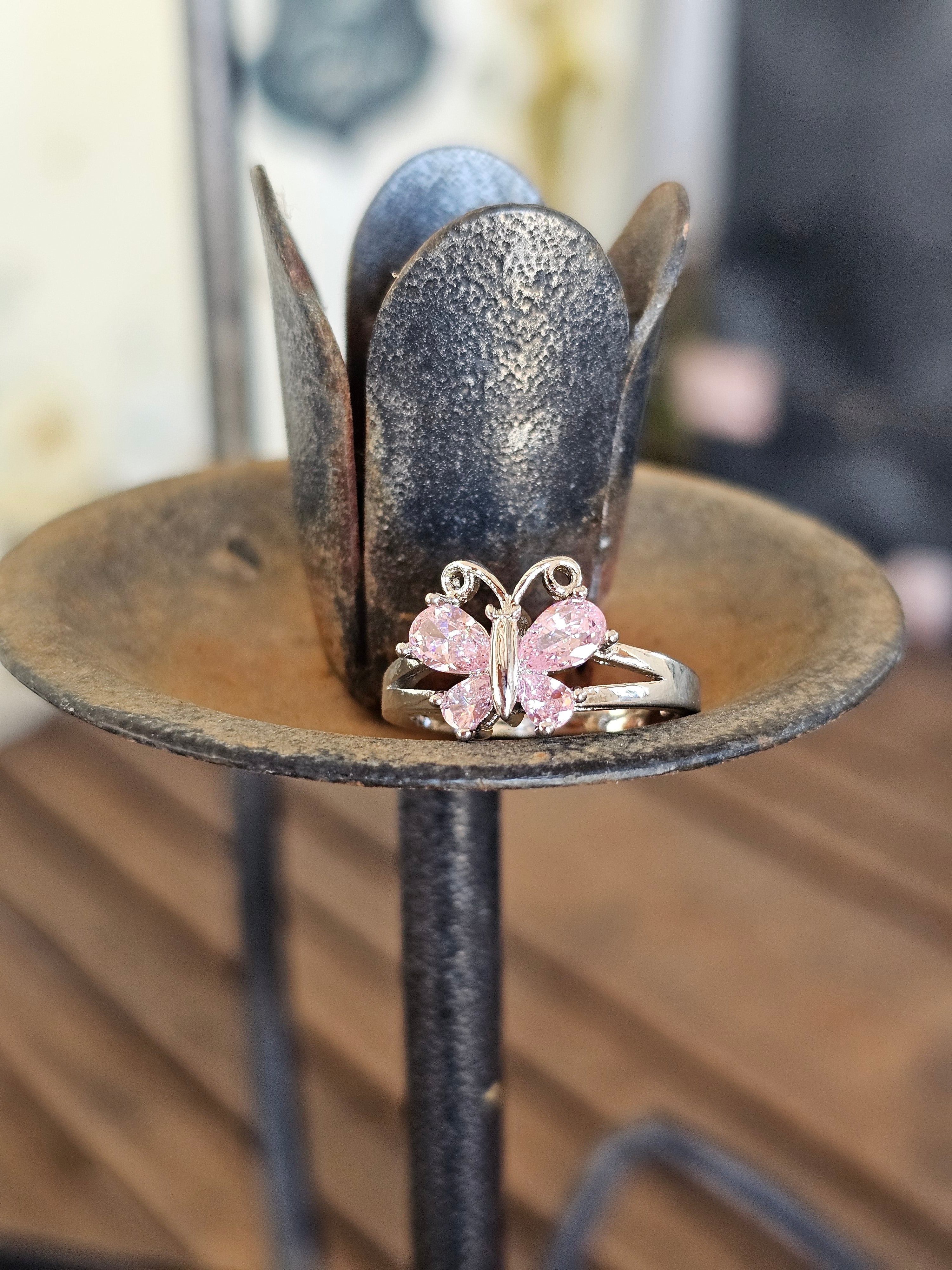 Un anillo en forma de mariposa