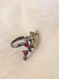 Un anillo de estilo gótico