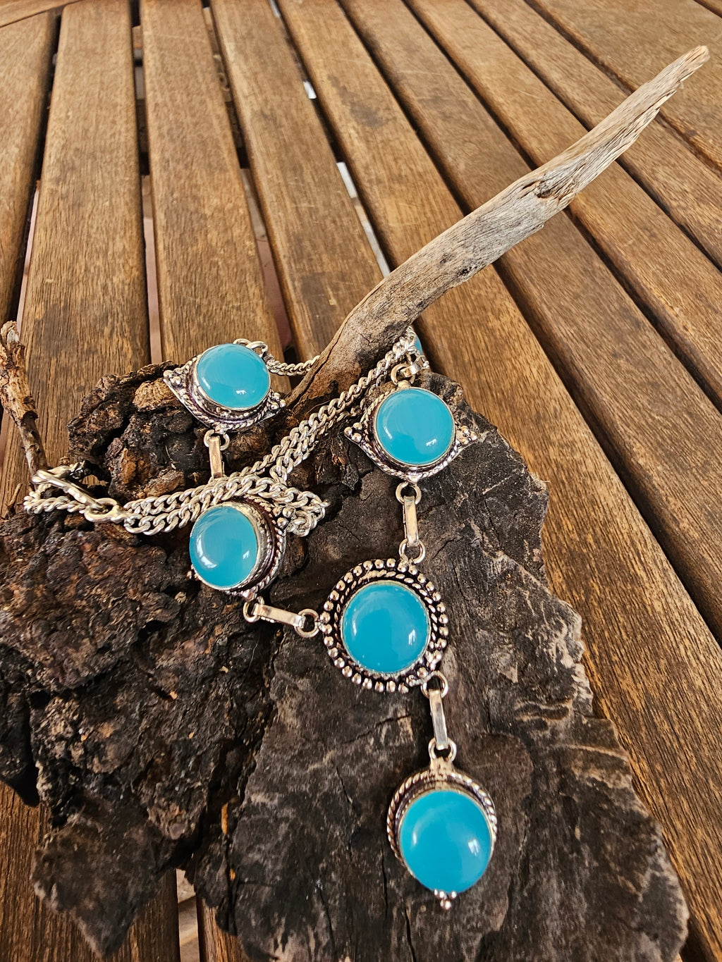 Lindo collar azul para cualquier ocasión