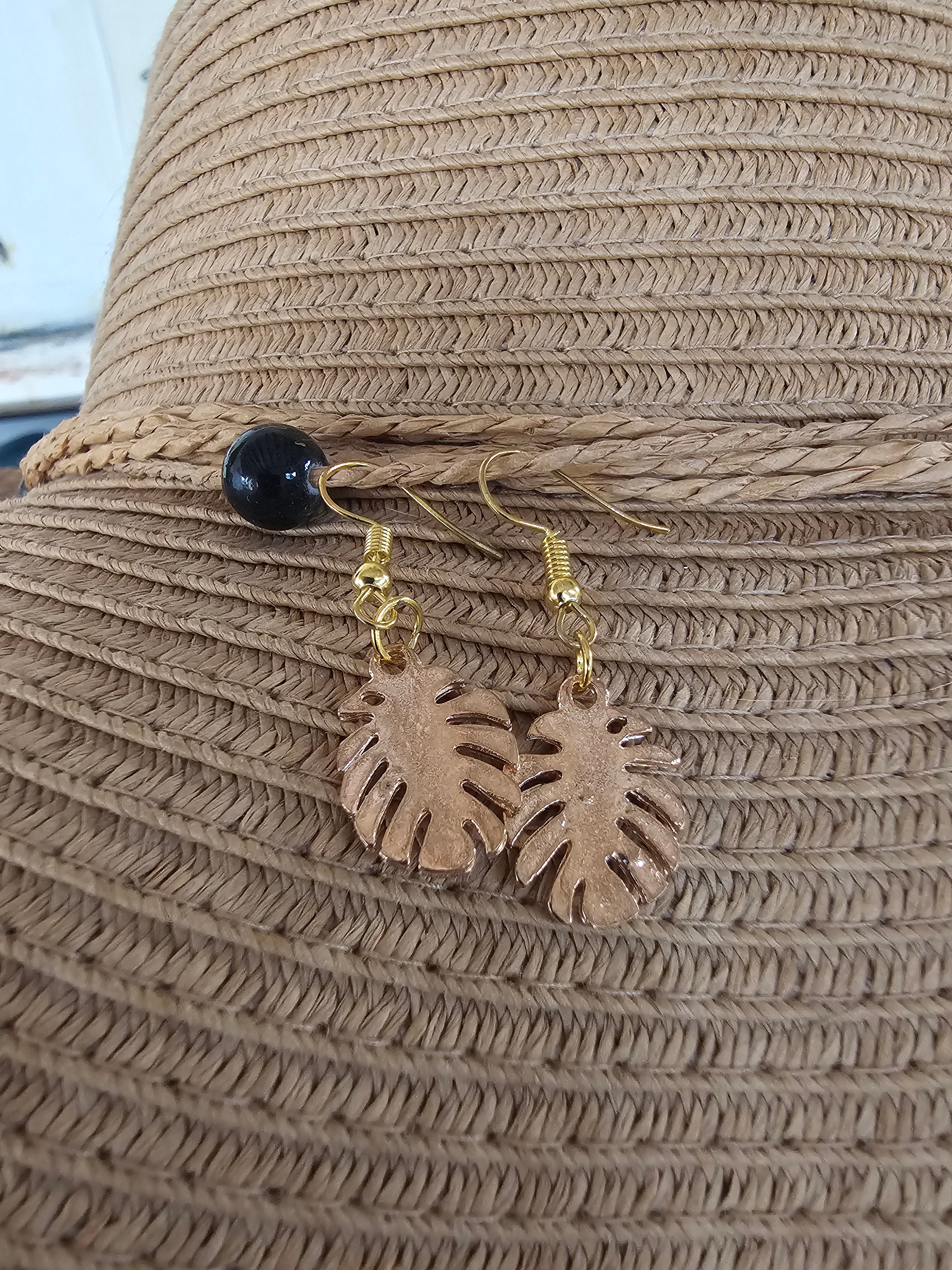 Monstera leaf earrings
