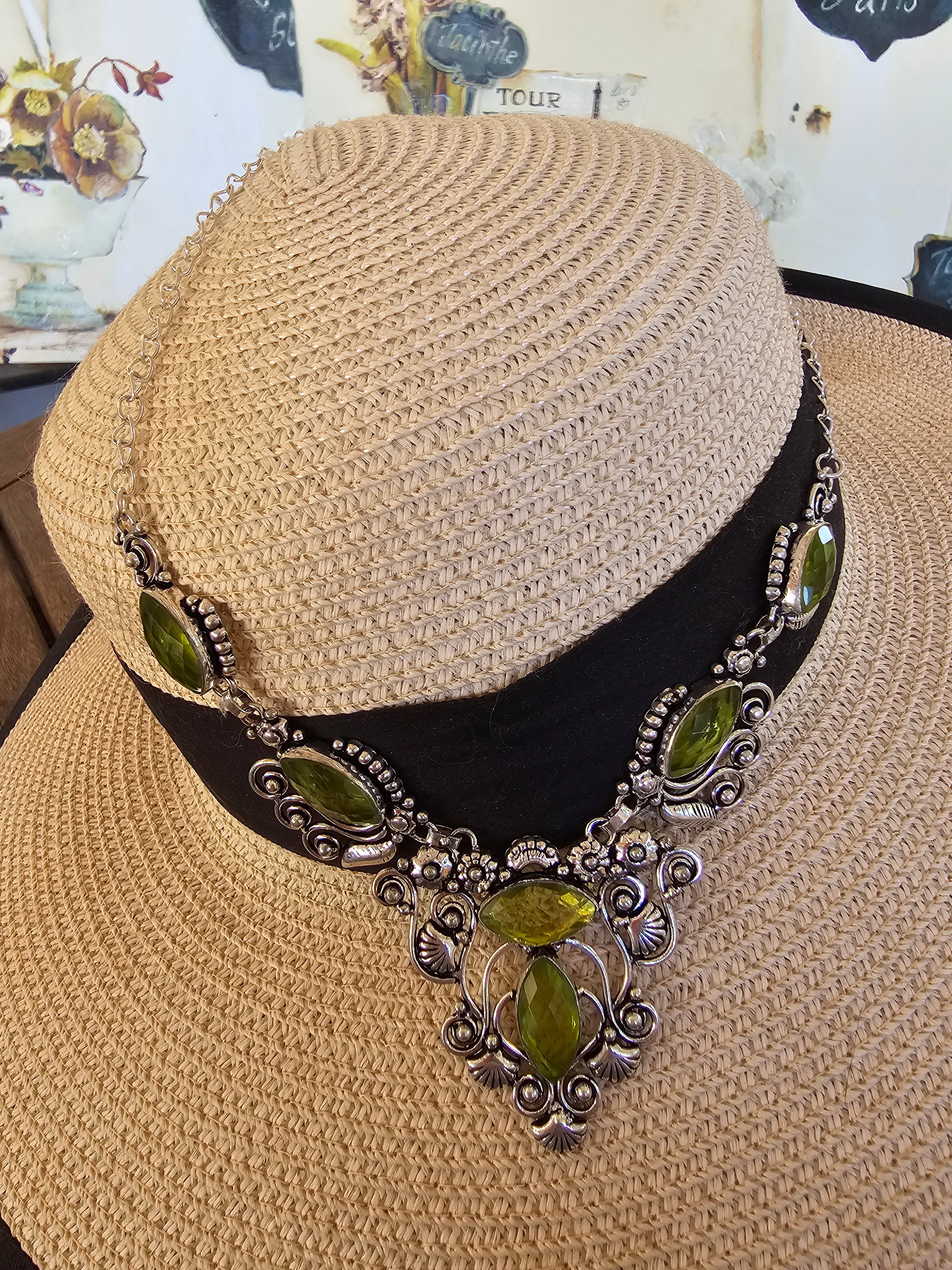 Collar delicado y elegante