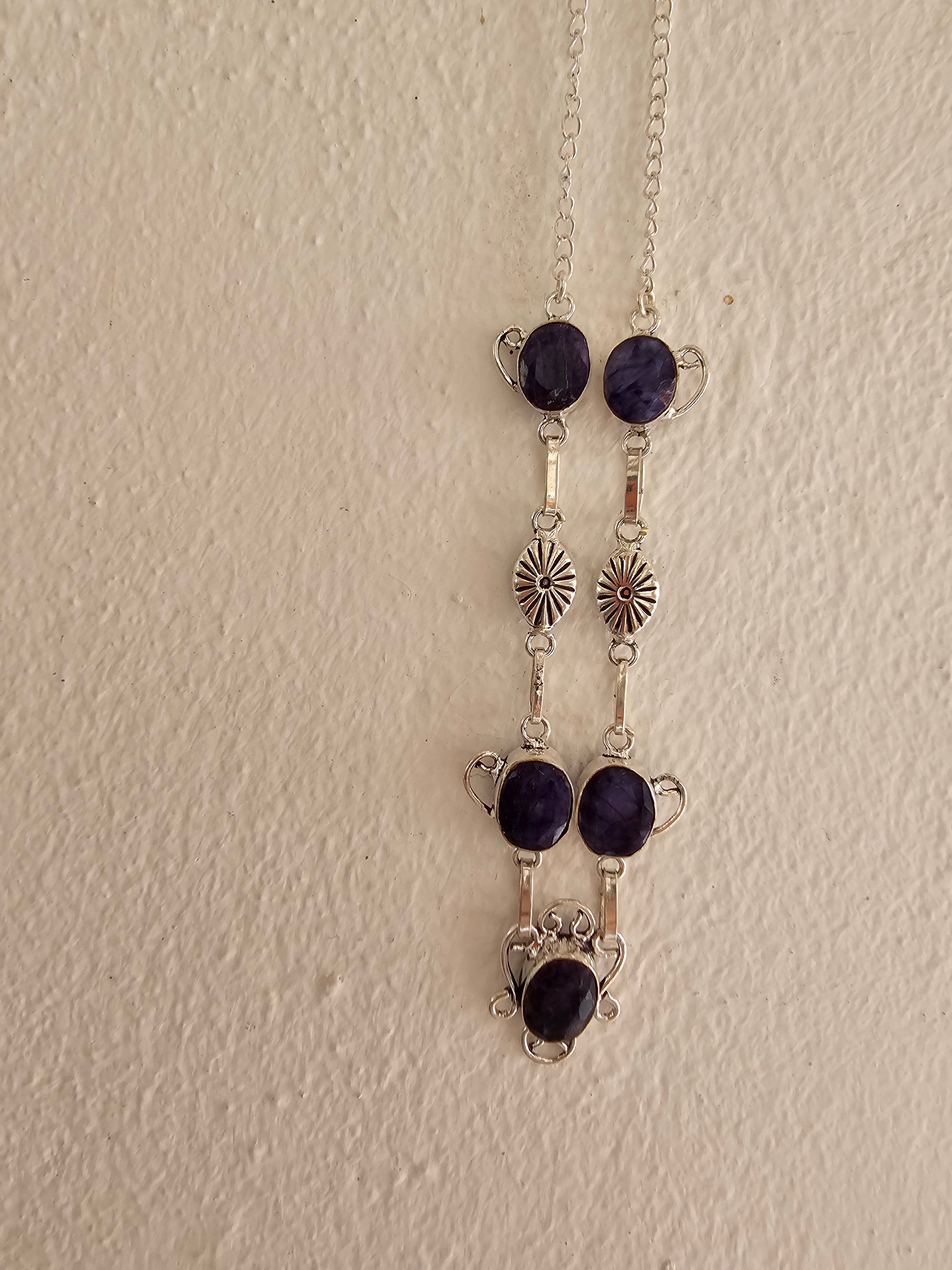 Romántico collar lavalier