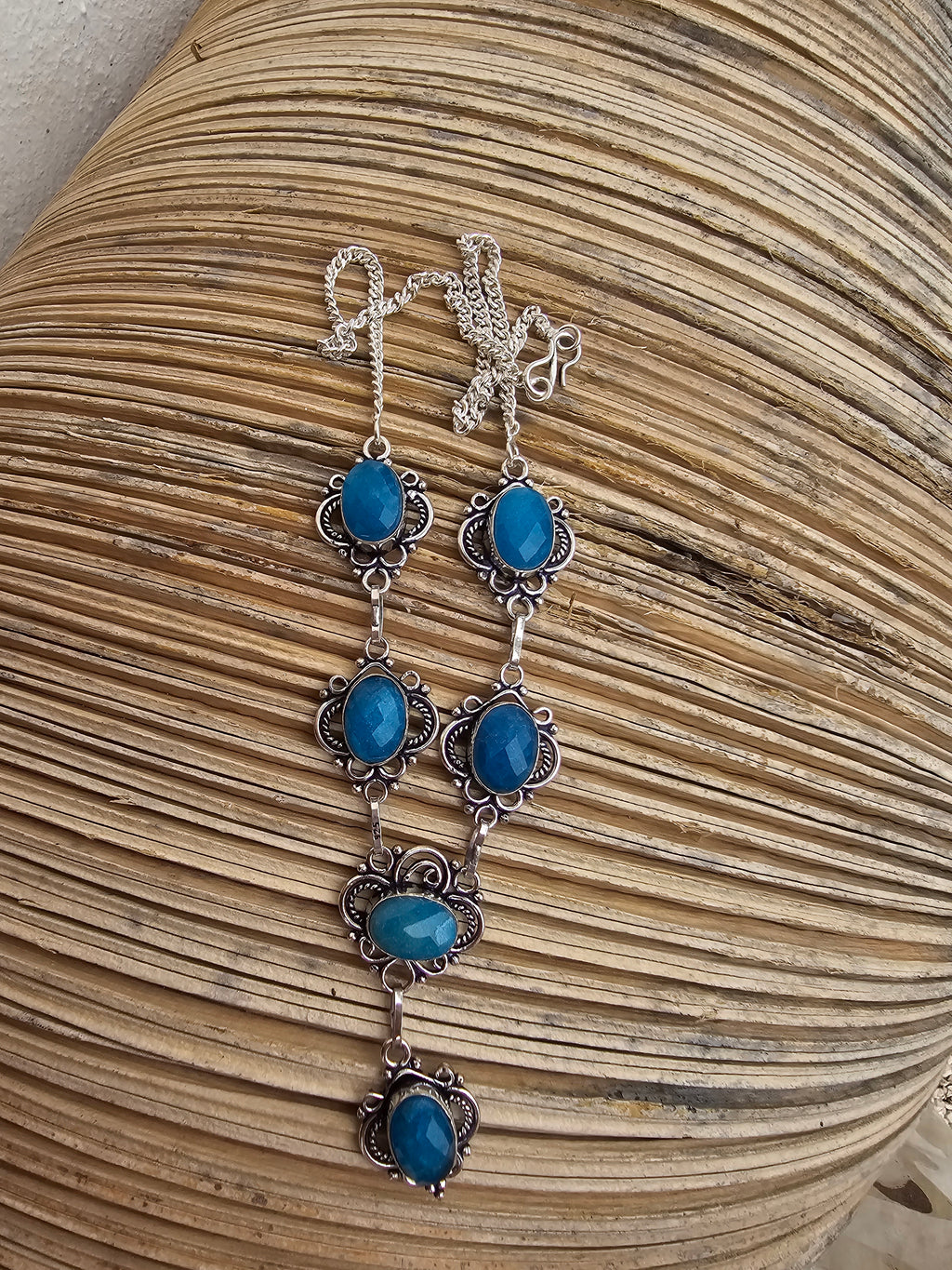 Romántico collar lavalier