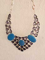 Collar espectacular en tonos de azul