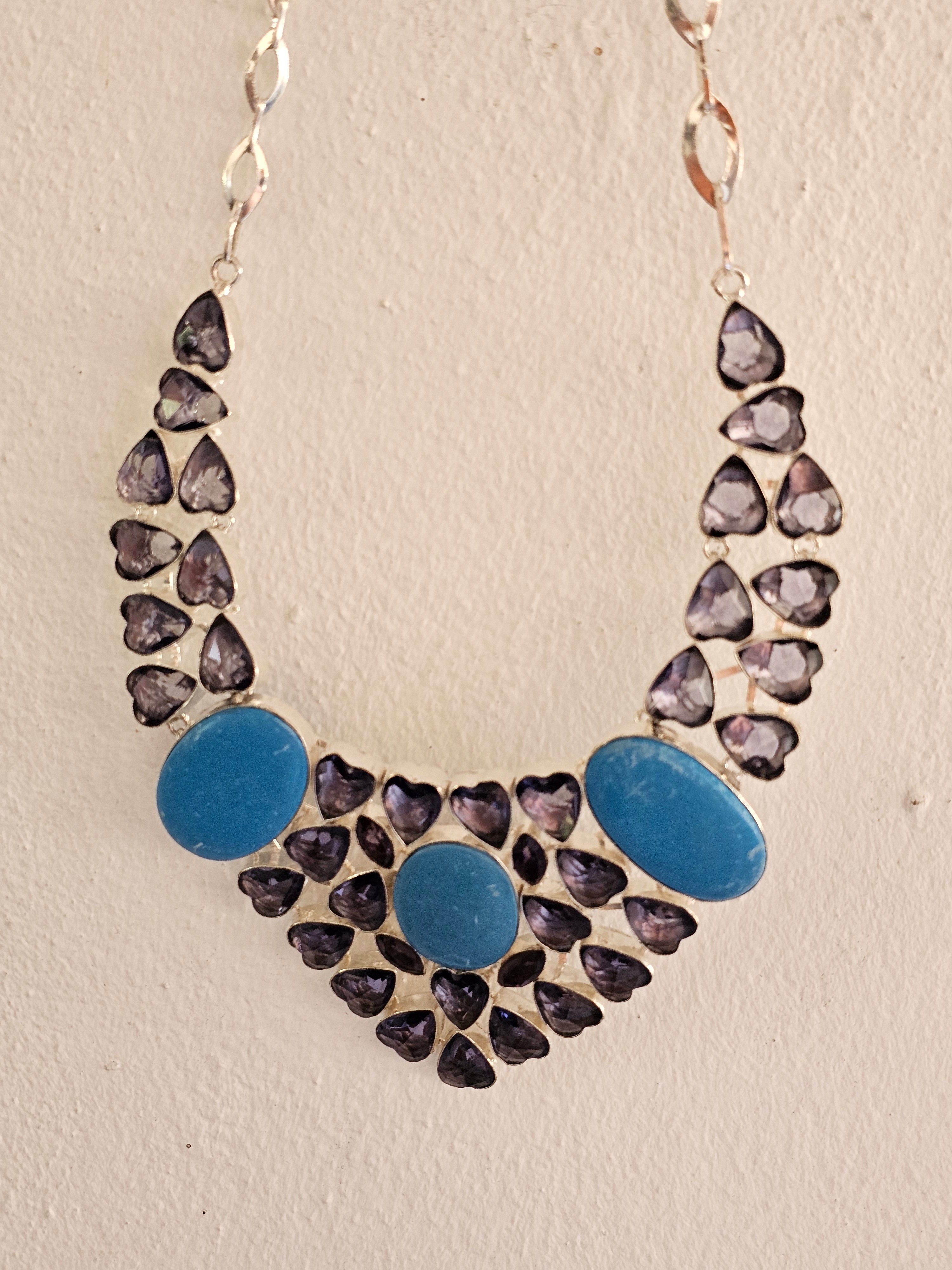 Collar espectacular en tonos de azul