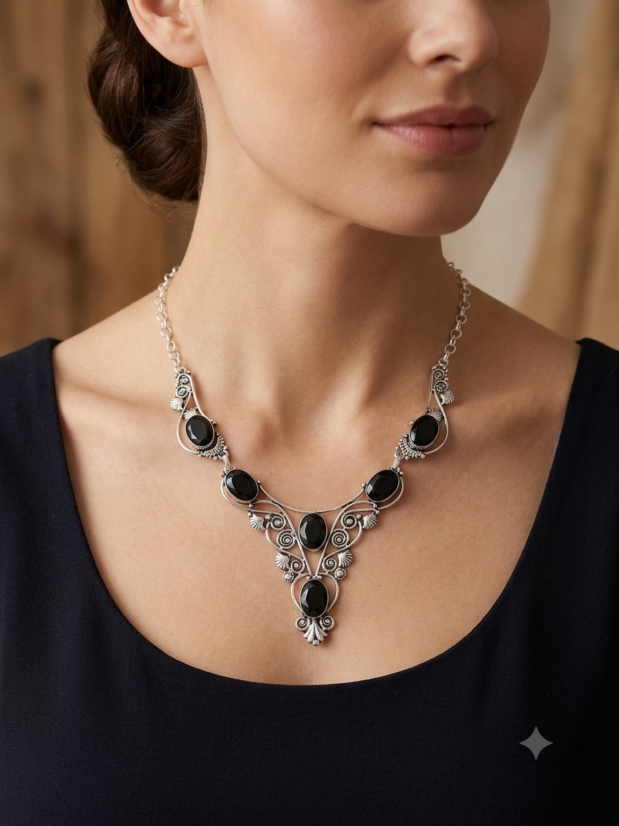 Collar delicado y elegante