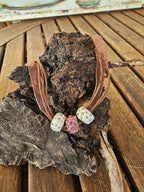 Collar Multihilo con Cuentas Pavé – Tonos Marrón, Blanco y Malva