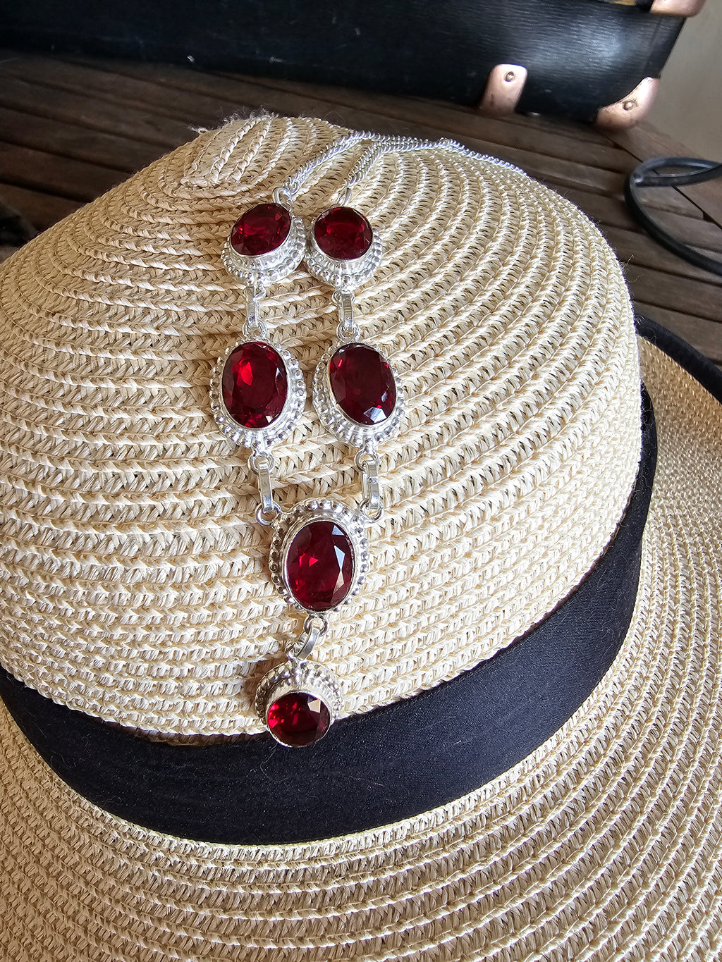 Lindo collar rojo para cualquier ocasión