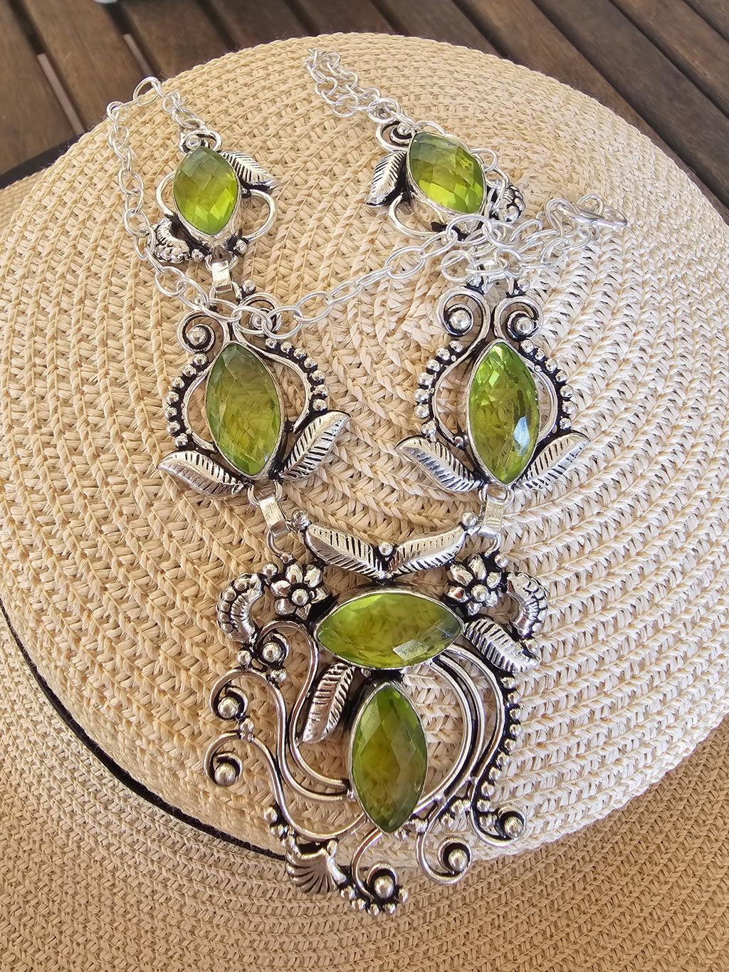 Collar delicado y elegante