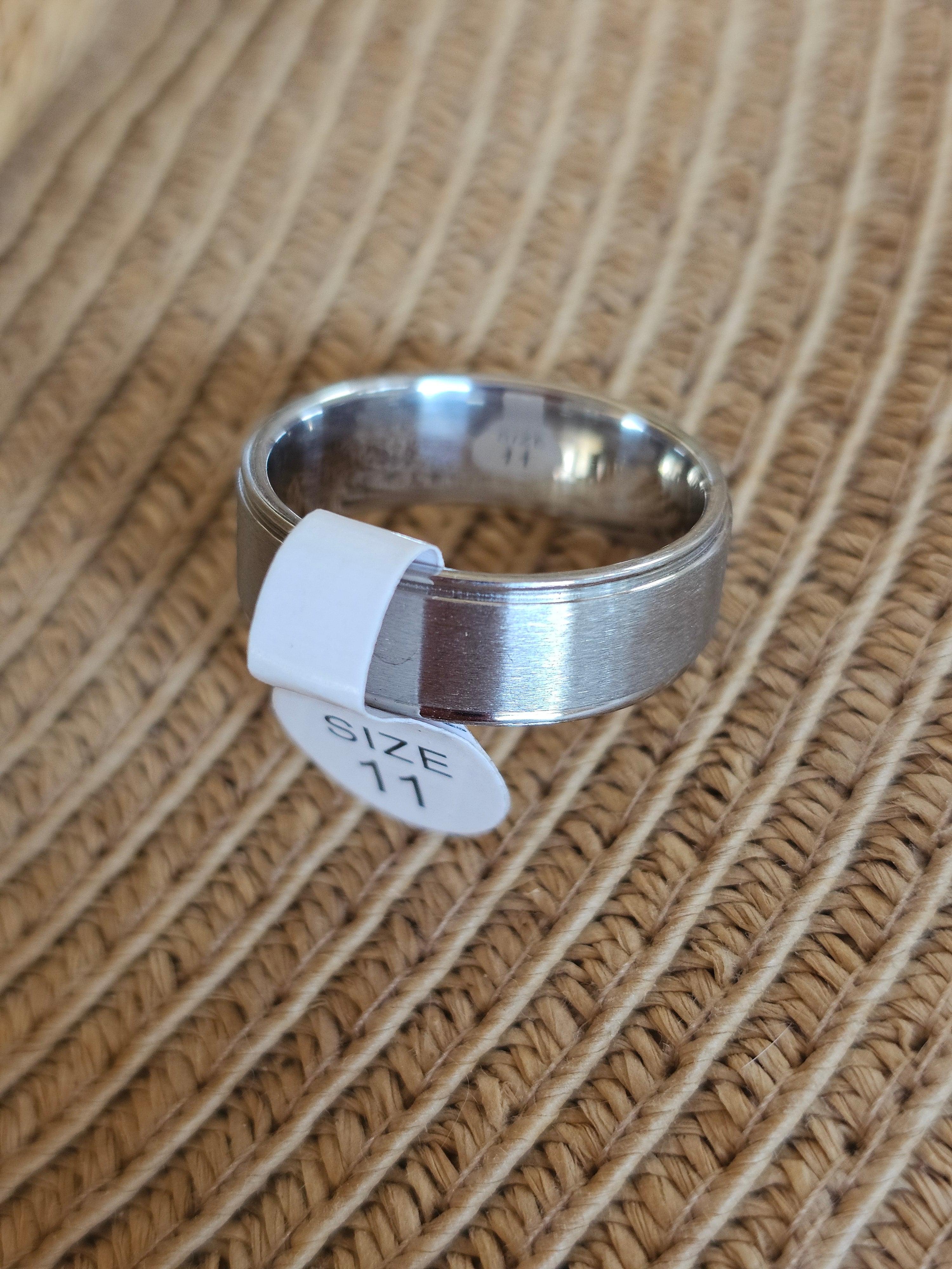 Anillo elegante y simple en varios colores TARKISTA PALJONKO