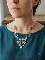 Collar delicado y elegante