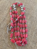 Collar rojo femenino
