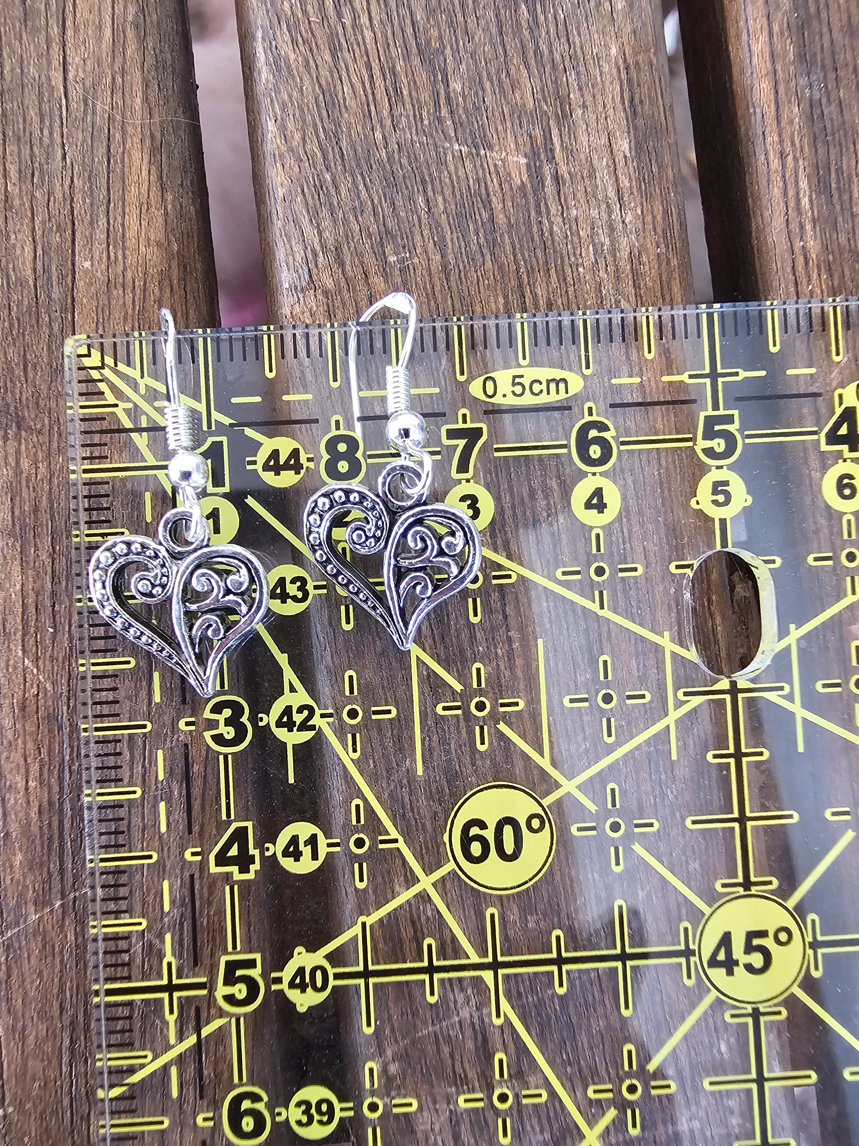 Pendientes Colgantes Corazón Filigrana – Plata Envejecida