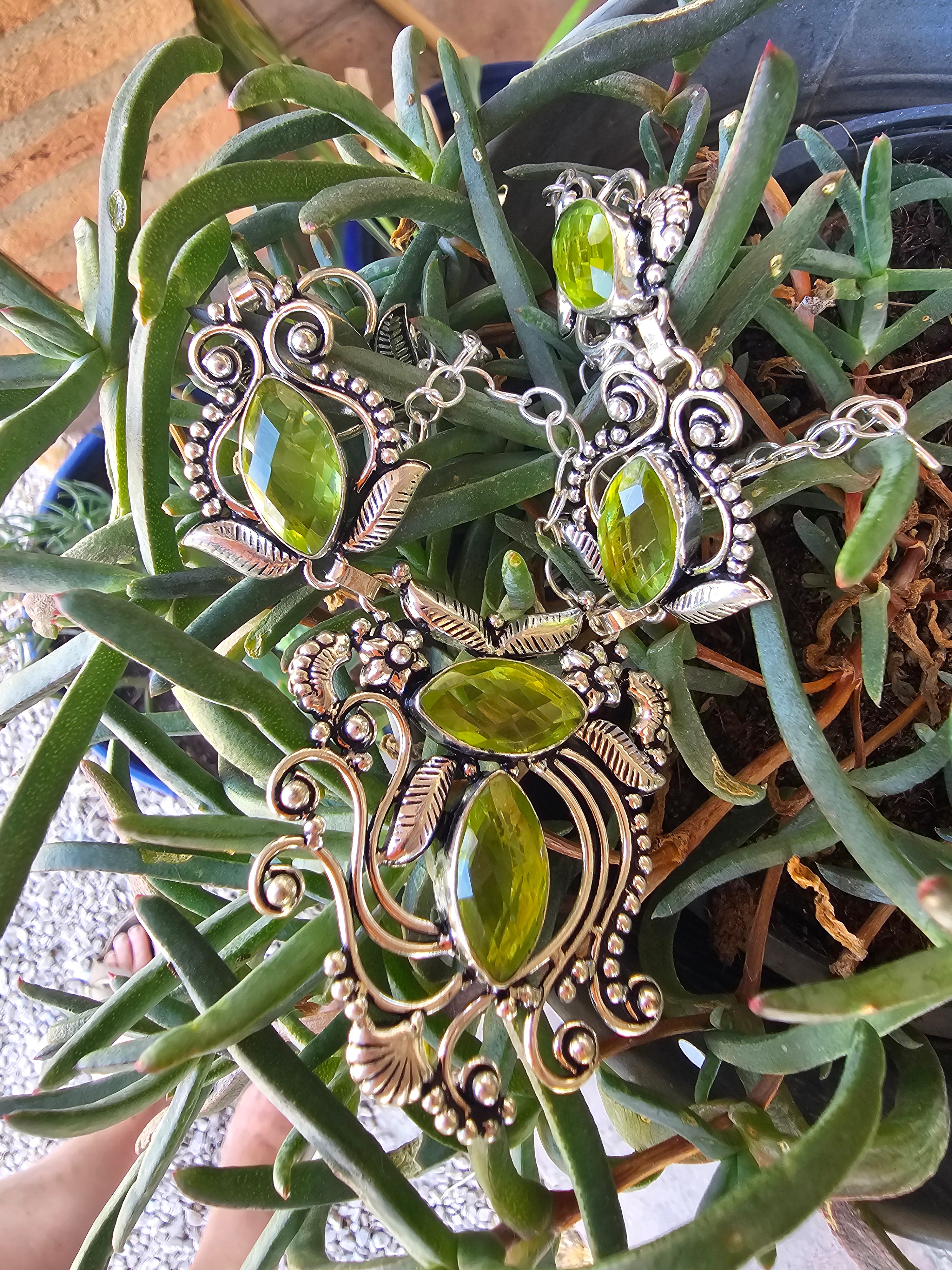 Collar delicado y elegante