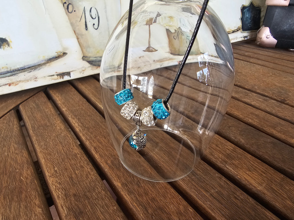 Collar de Cordón Negro con Cuentas Pavé y Colgante Turquesa – Estilo Pandora