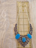 Collar espectacular en tonos de azul