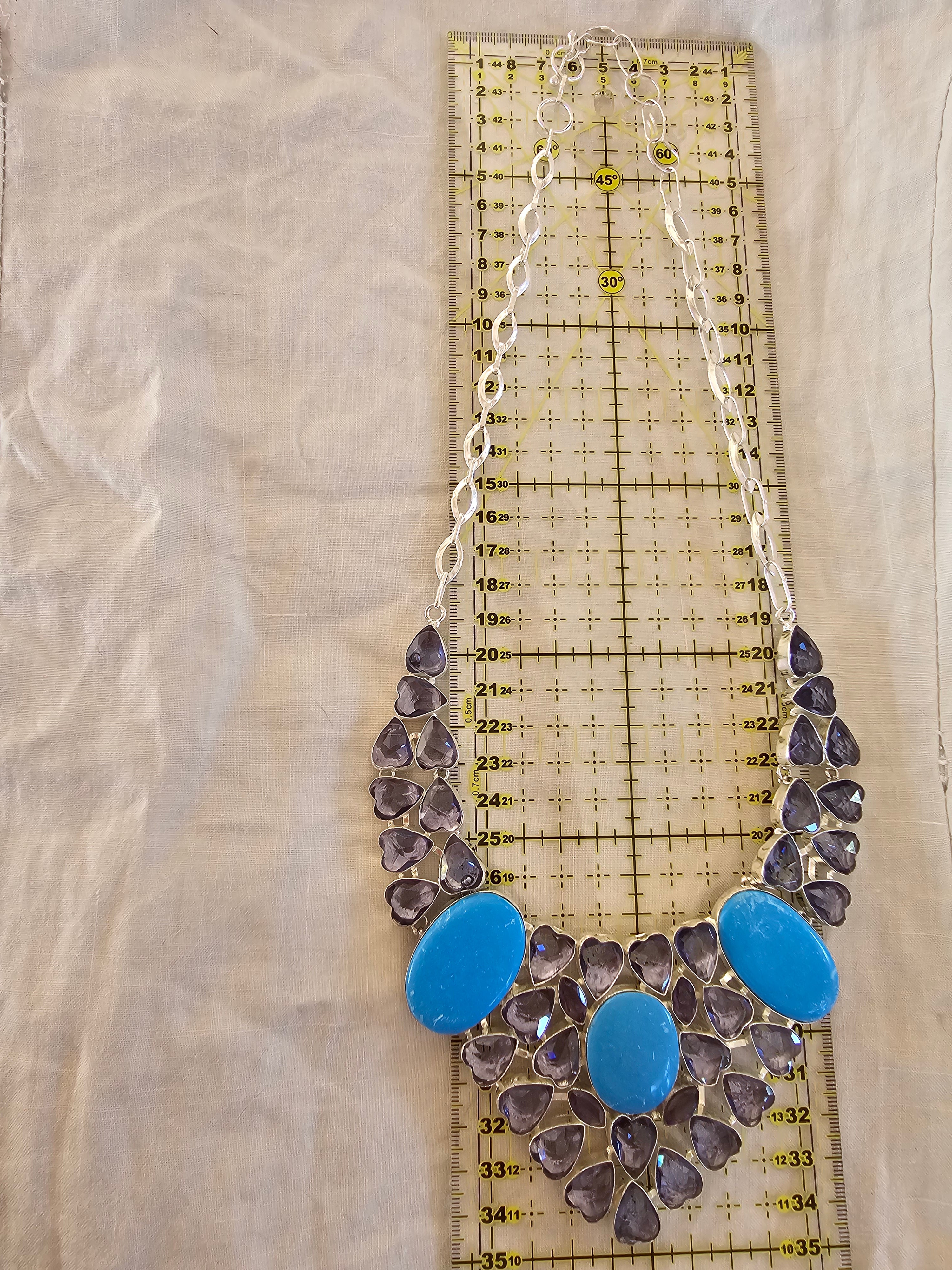 Collar espectacular en tonos de azul