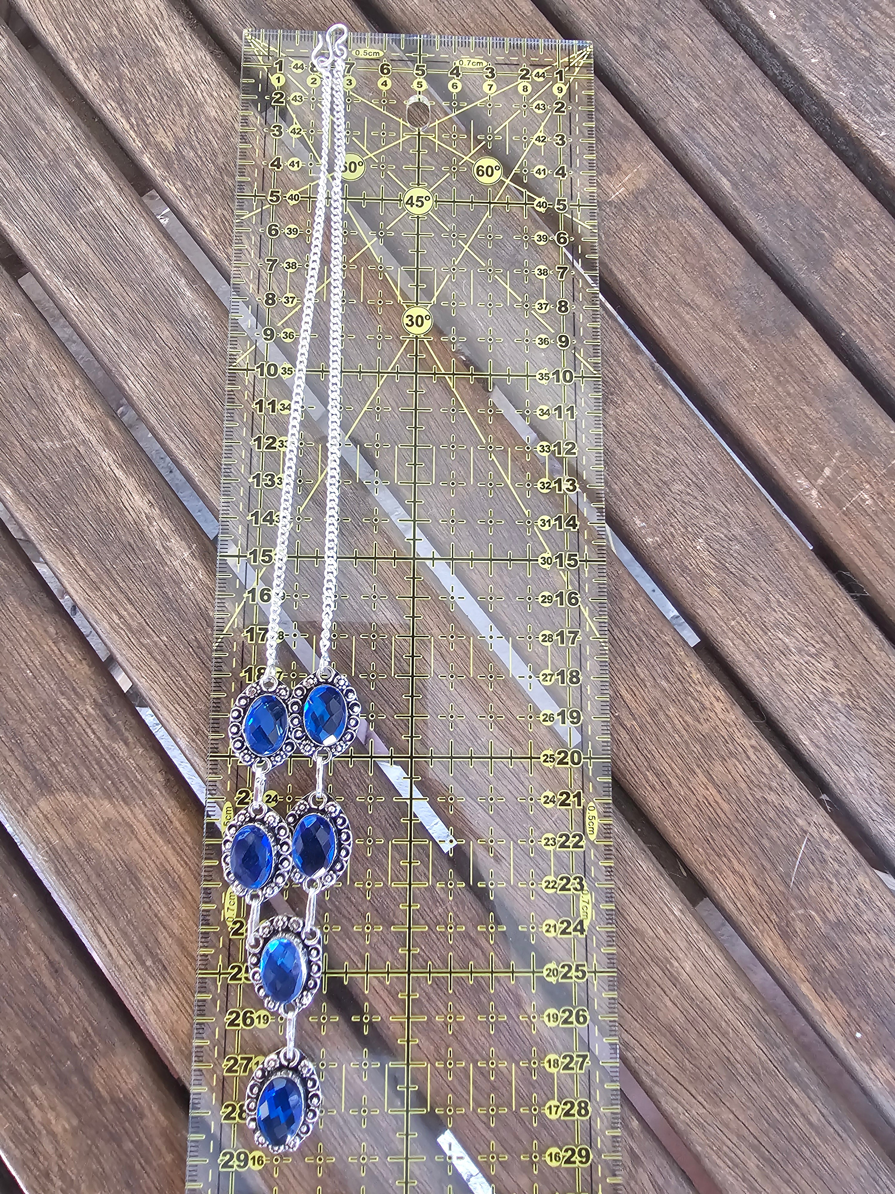 Lindo collar azul para cualquier ocasión