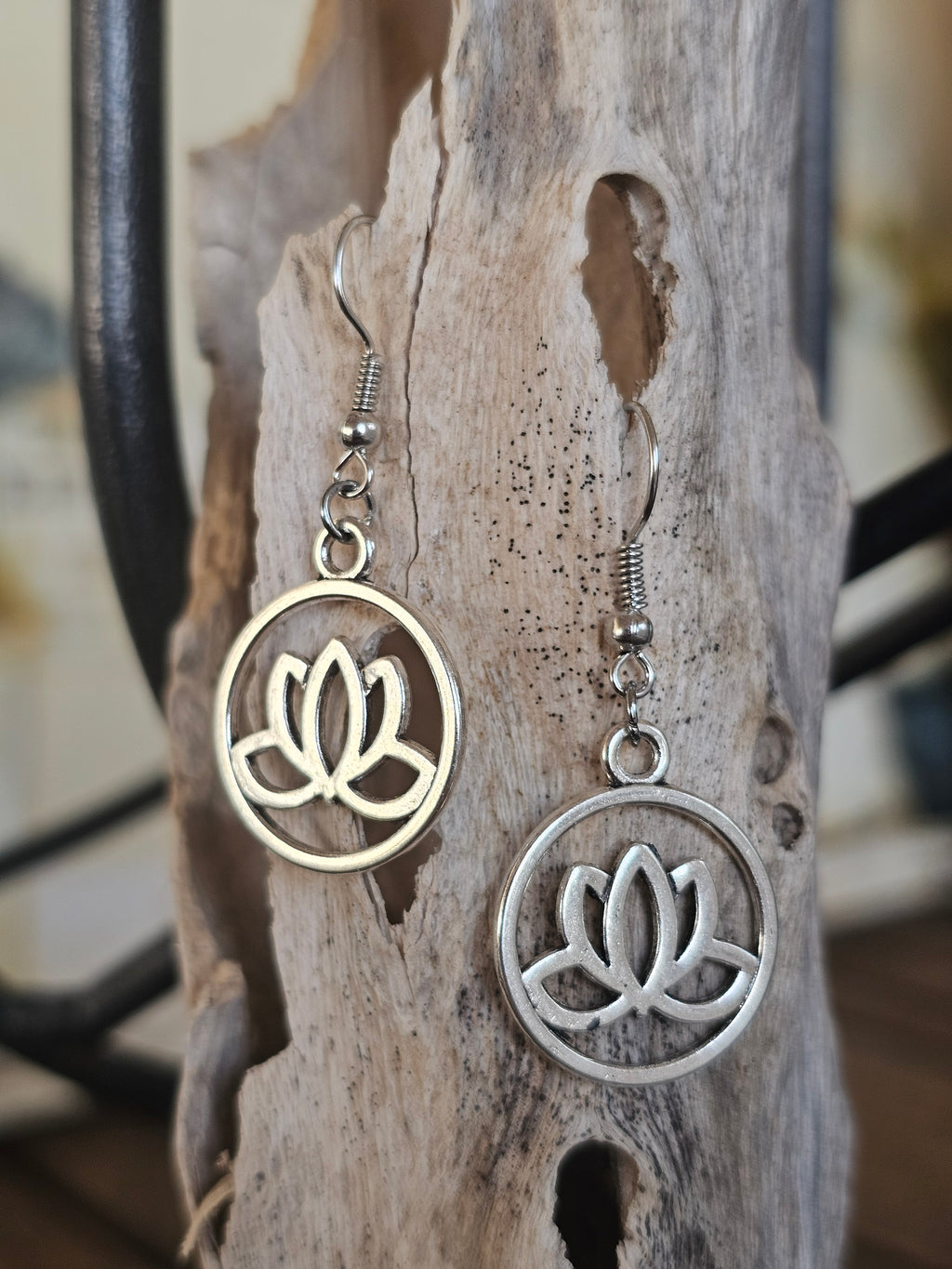 Pendientes de Flor de Loto Plateados - Pendientes Colgantes Boho Chic