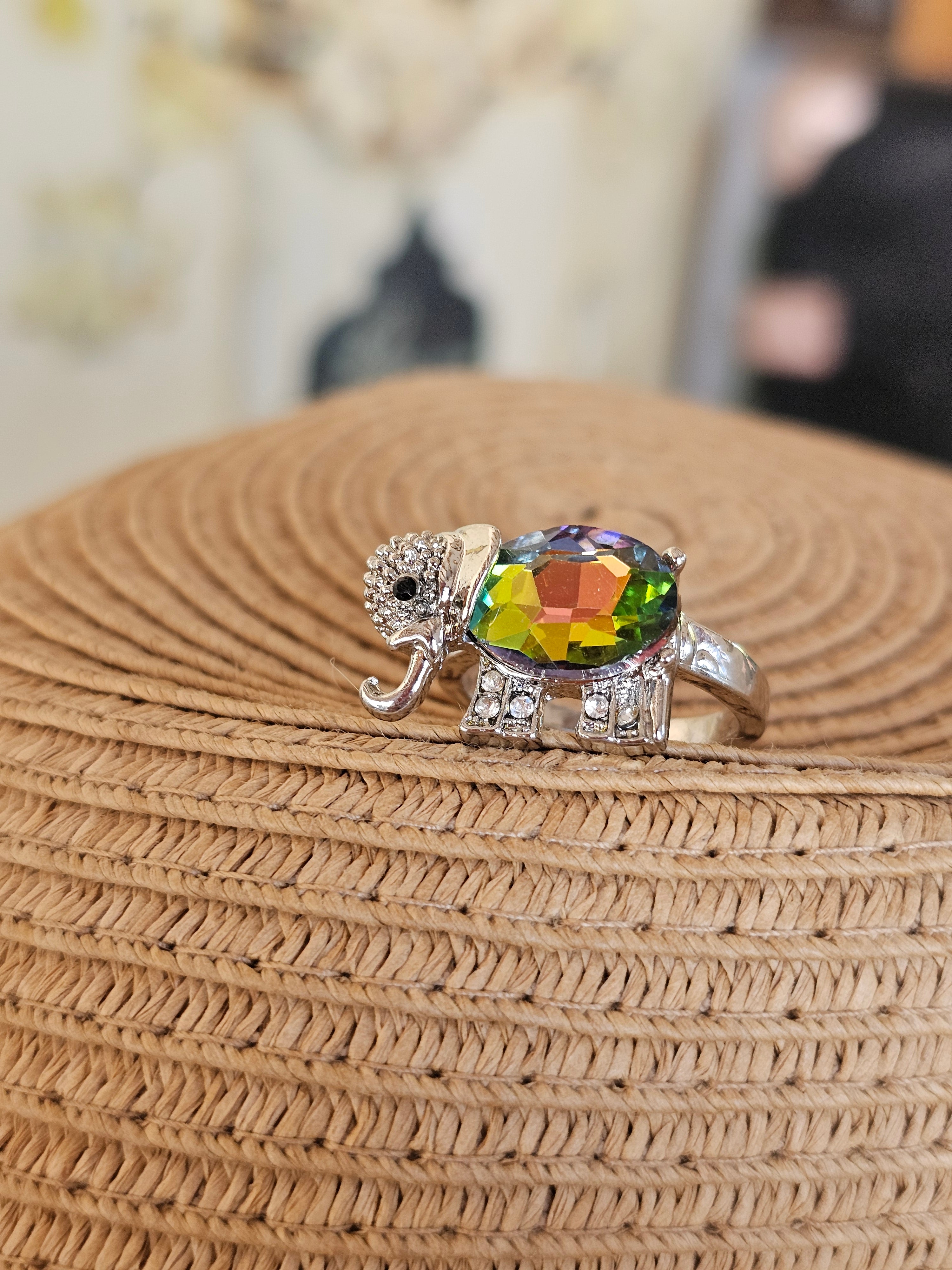 Divertido anillo en forma de elefante