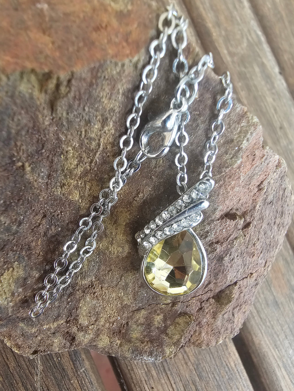 Conjunto de Collar y Pendientes de Cristal Amarillo Elegancia Silvestre