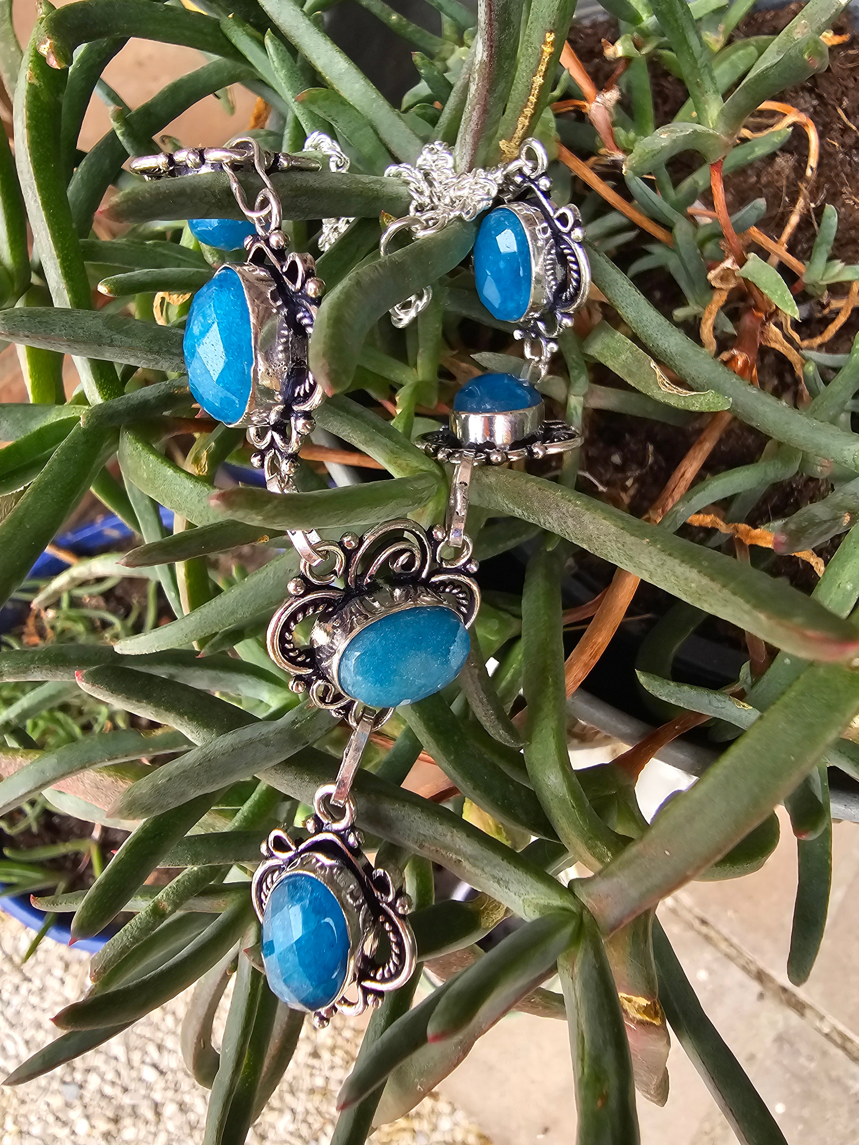 Romántico collar lavalier