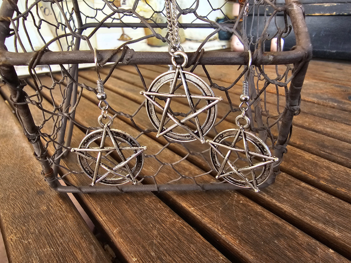 Conjunto de Collar y Pendientes Pentagrama – Plata Envejecida