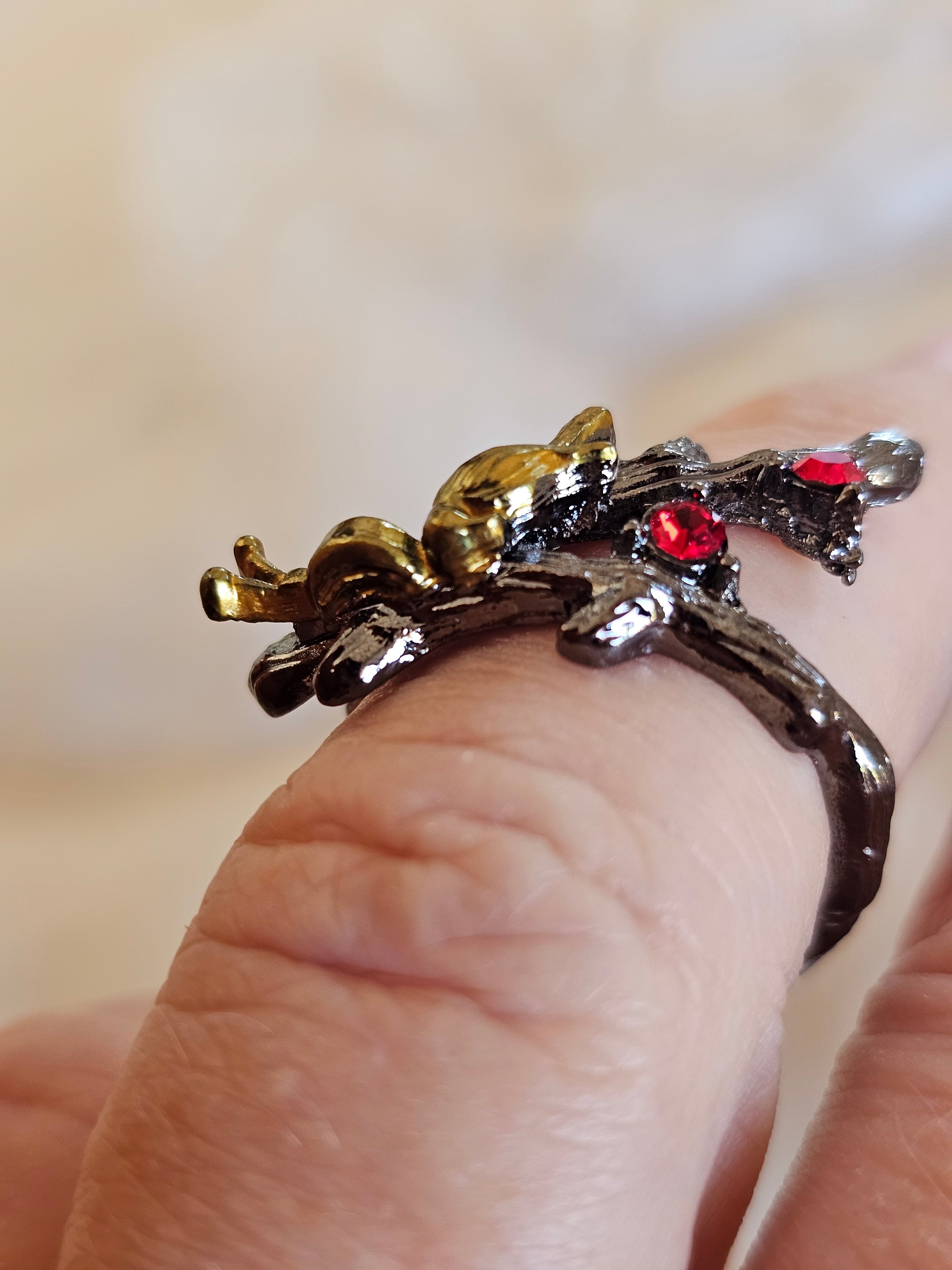 Un anillo de estilo gótico