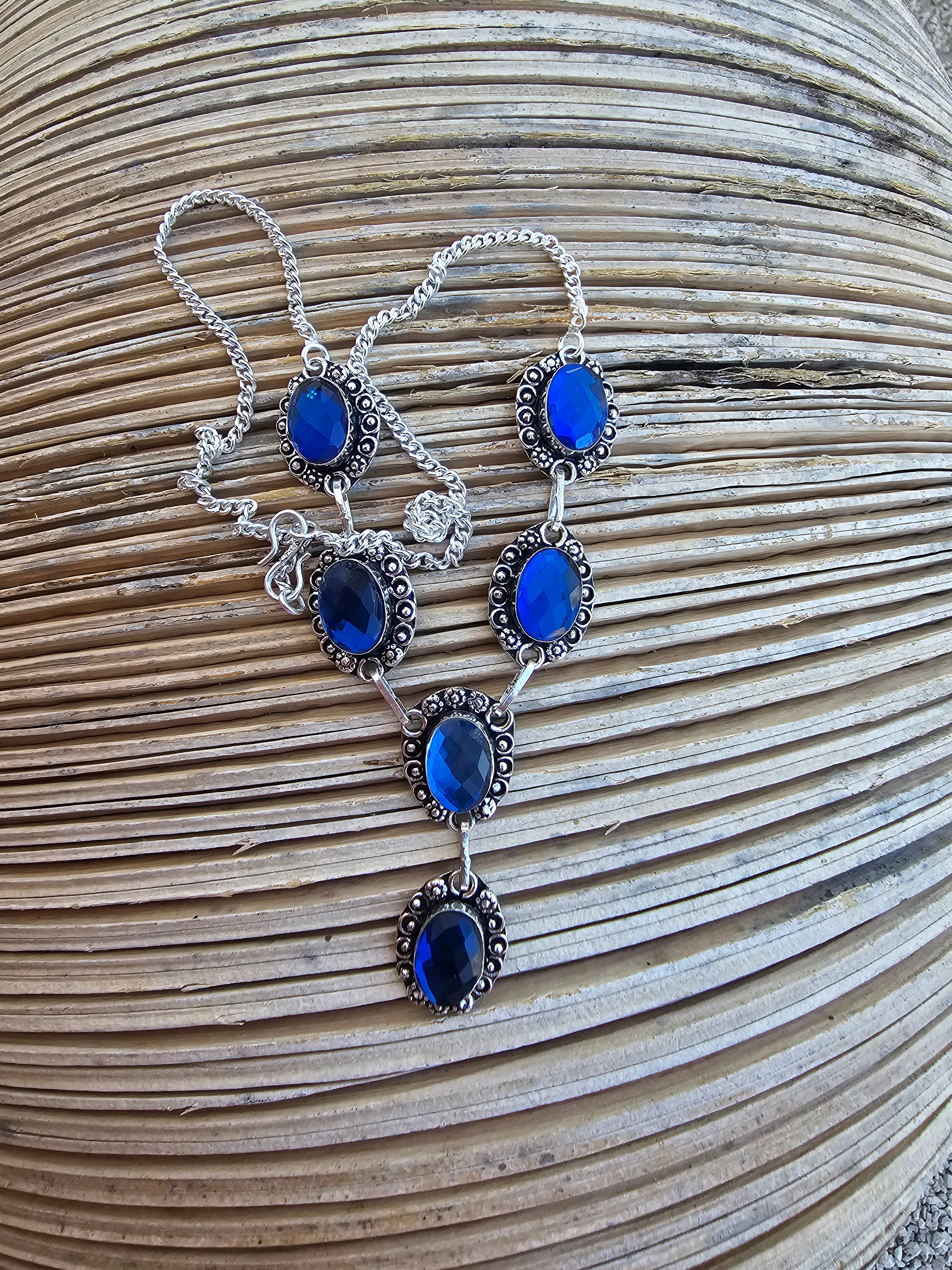 Lindo collar azul para cualquier ocasión