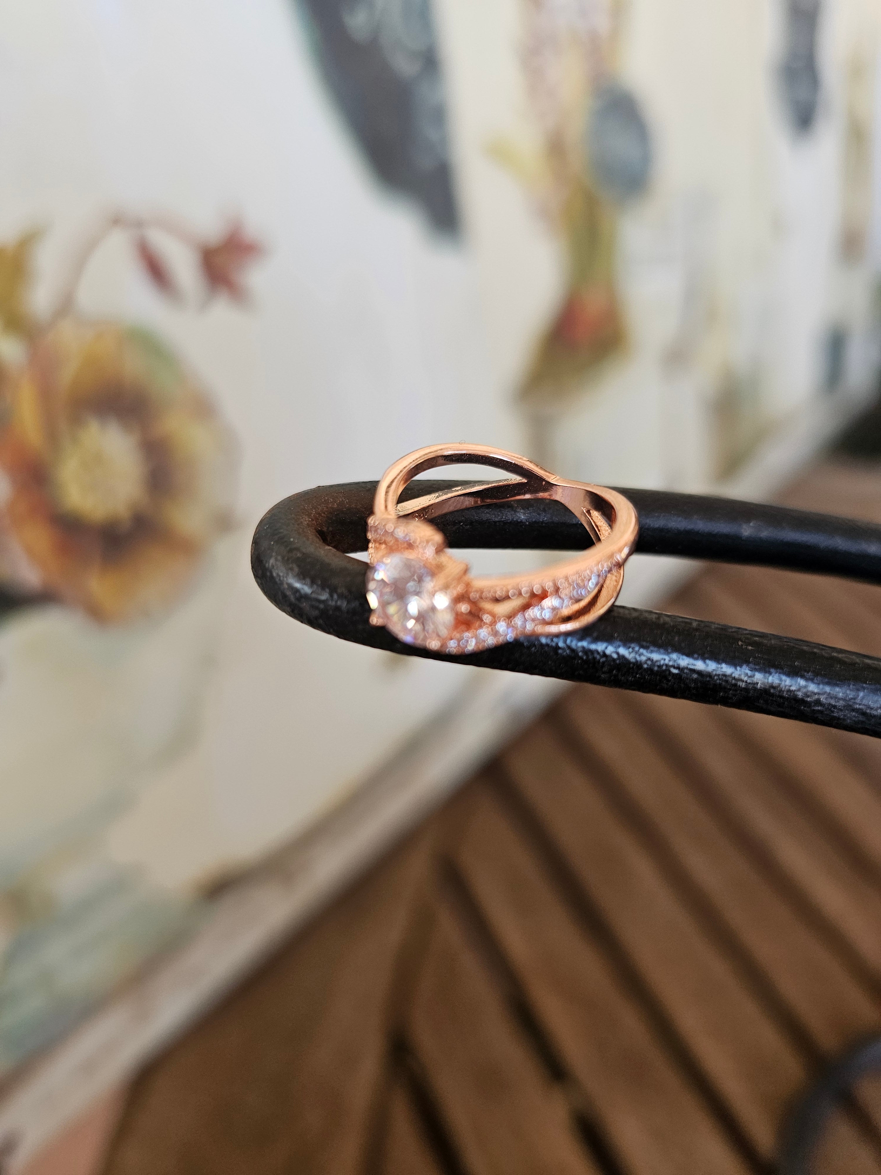 Lindo anillo de color oro rosa