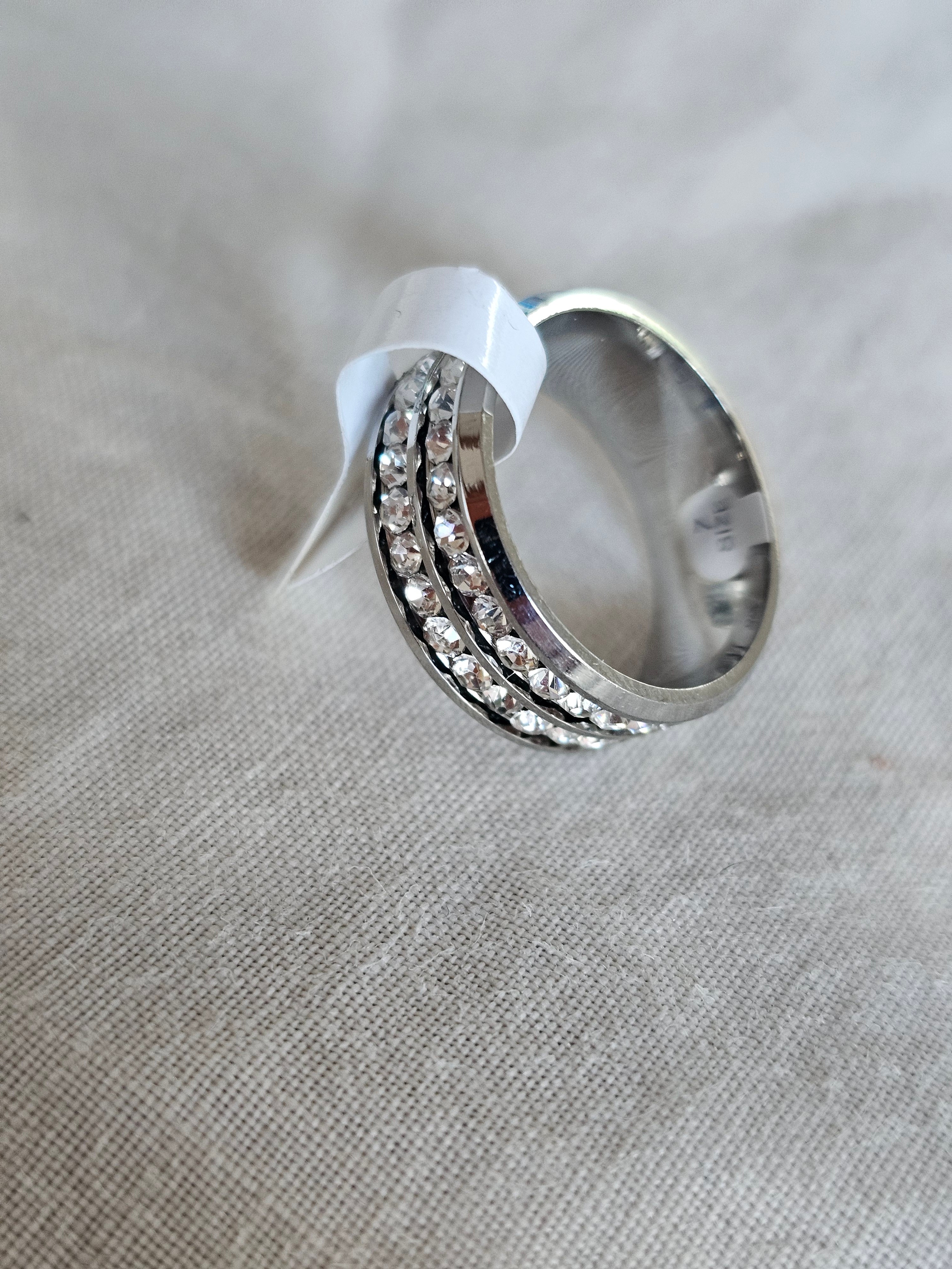Anillo de dos filas de cristales