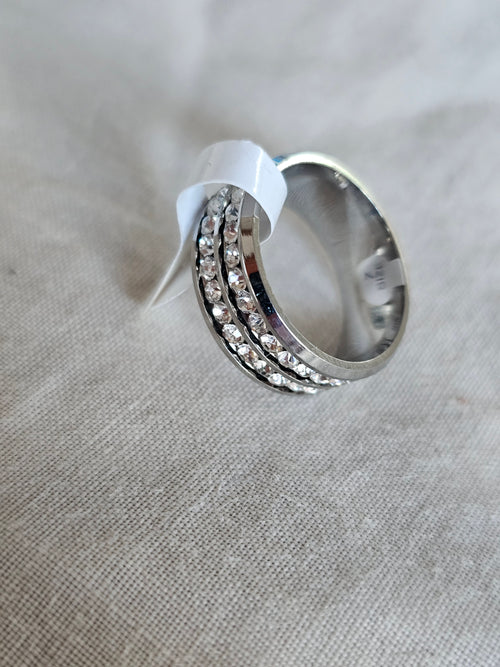 Anillo de dos filas de cristales